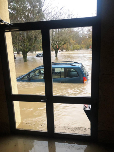 Fotos enviadas por los lectores de Diario de Navarra de las inundaciones de este viernes en Navarra.