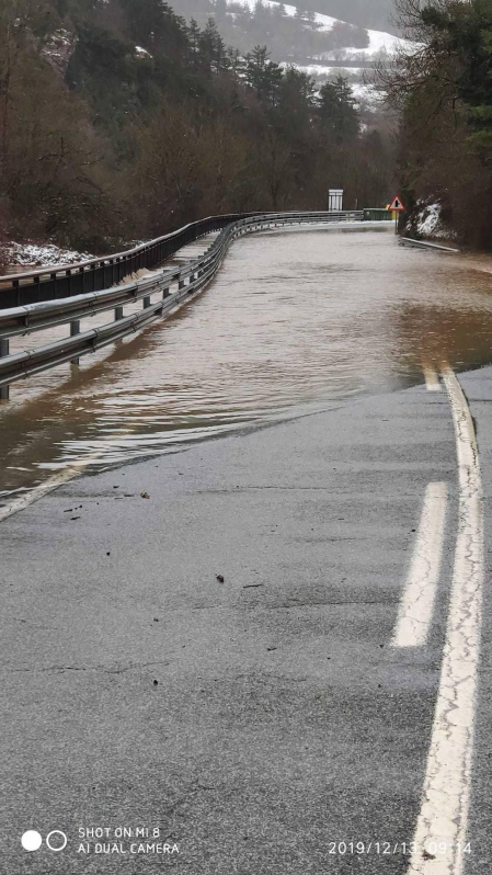 Fotos enviadas por los lectores de Diario de Navarra de las inundaciones de este viernes en Navarra.