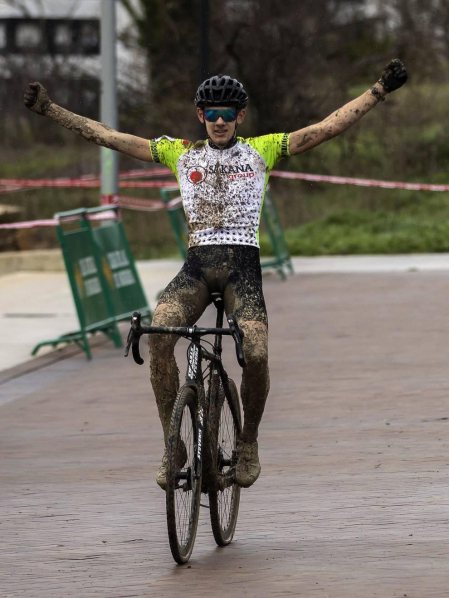 Participantes en la prueba disputada este sábado, 21 de diciembre, en el circuito de Lezkairu.