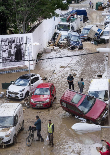 Fotos de la exposición fotográfica con el resumen del año que acoge El Corte Inglés de Pamplona