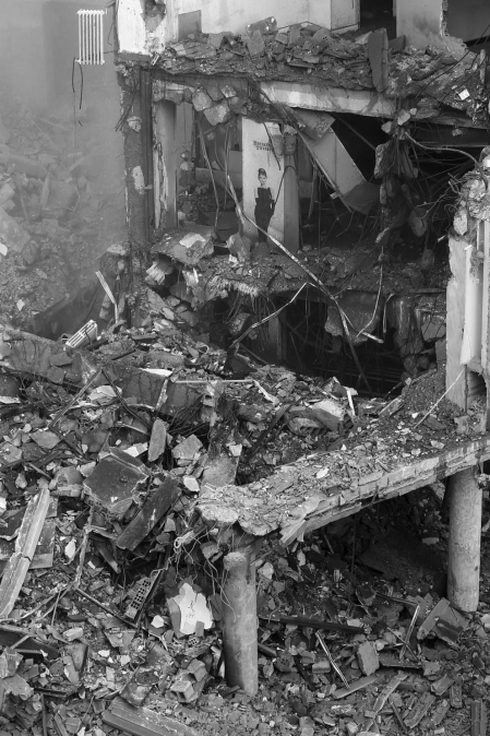 Fotos de la exposición fotográfica con el resumen del año que acoge El Corte Inglés de Pamplona