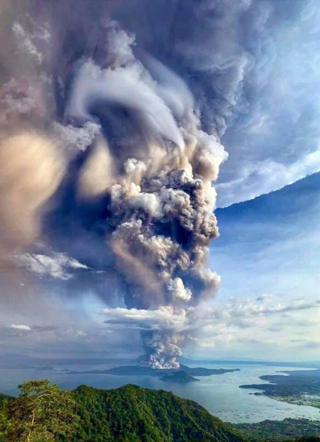 Filipinas mantiene la alerta por el volcán Taal, que ya ha desplazado a 30.000 personas