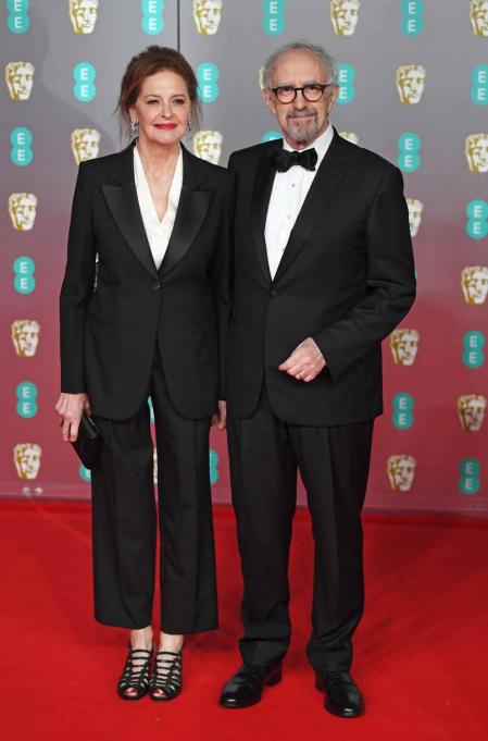 El negro, salvo algunas excepciones, fue el rey de la alfombra roja de los Bafta del cine británico.