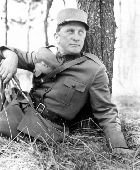 Imágenes de la vida y las películas en las que participó Kirk Douglas