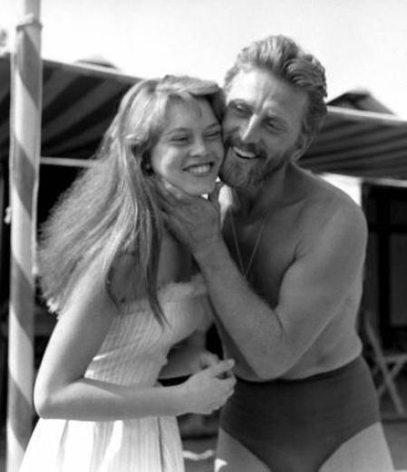 Imágenes de la vida y las películas en las que participó Kirk Douglas