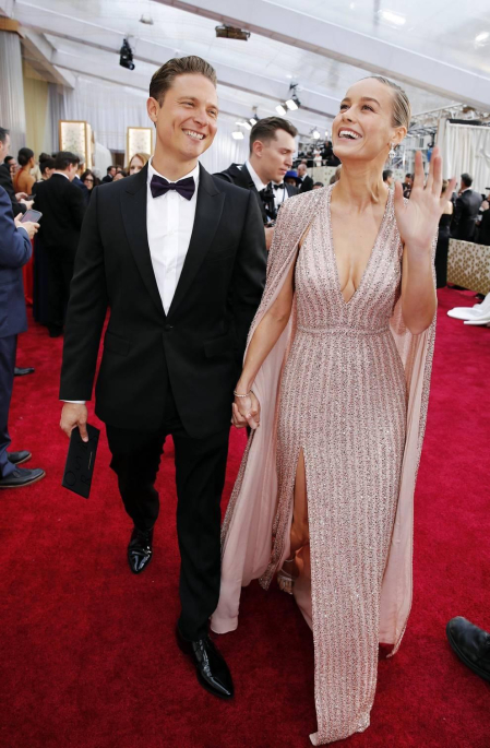 Repaso de los vestidos y diseños que lucieron los artistas en la alfombra roja antes de la entrega de los Premios Oscar