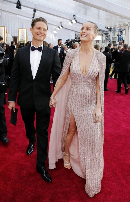 Repaso de los vestidos y diseños que lucieron los artistas en la alfombra roja antes de la entrega de los Premios Oscar