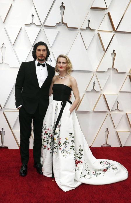 Repaso de los vestidos y diseños que lucieron los artistas en la alfombra roja antes de la entrega de los Premios Oscar