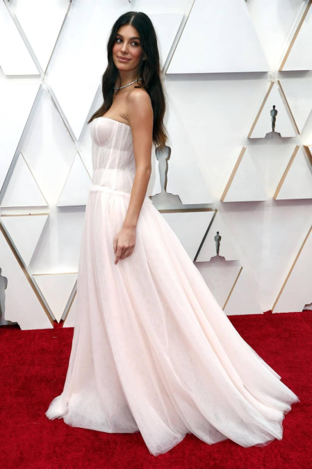 Repaso de los vestidos y diseños que lucieron los artistas en la alfombra roja antes de la entrega de los Premios Oscar