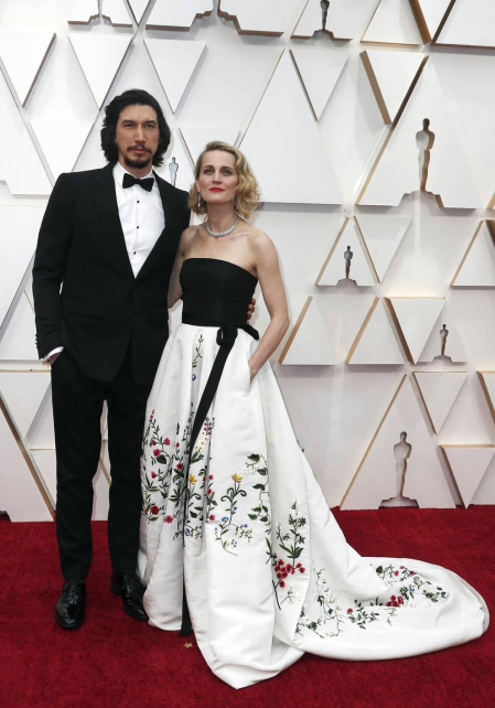 Repaso de los vestidos y diseños que lucieron los artistas en la alfombra roja antes de la entrega de los Premios Oscar