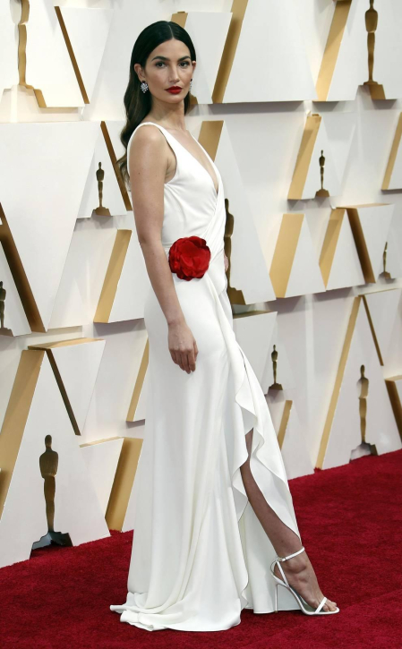 Repaso de los vestidos y diseños que lucieron los artistas en la alfombra roja antes de la entrega de los Premios Oscar