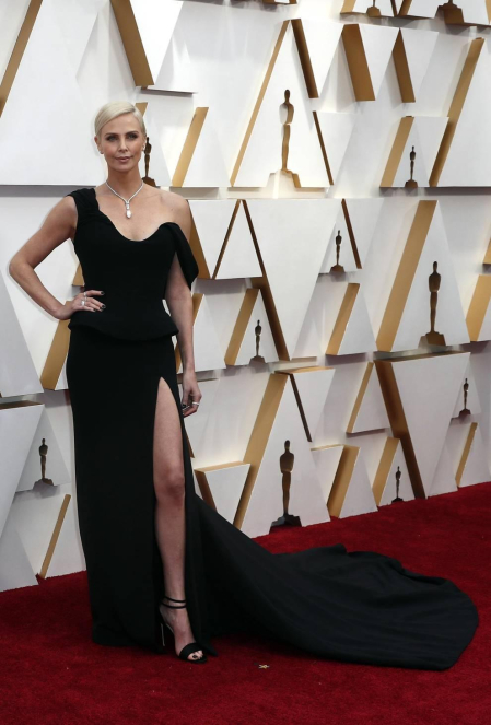 Repaso de los vestidos y diseños que lucieron los artistas en la alfombra roja antes de la entrega de los Premios Oscar