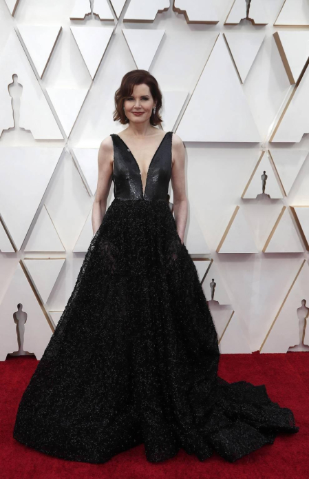 Repaso de los vestidos y diseños que lucieron los artistas en la alfombra roja antes de la entrega de los Premios Oscar
