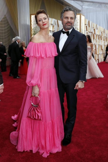 Repaso de los vestidos y diseños que lucieron los artistas en la alfombra roja antes de la entrega de los Premios Oscar
