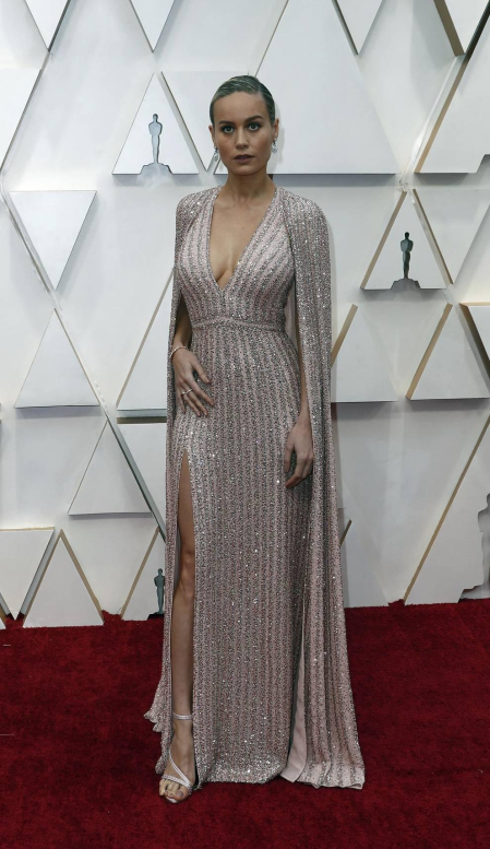 Repaso de los vestidos y diseños que lucieron los artistas en la alfombra roja antes de la entrega de los Premios Oscar