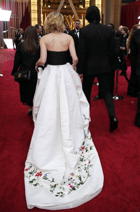 Repaso de los vestidos y diseños que lucieron los artistas en la alfombra roja antes de la entrega de los Premios Oscar