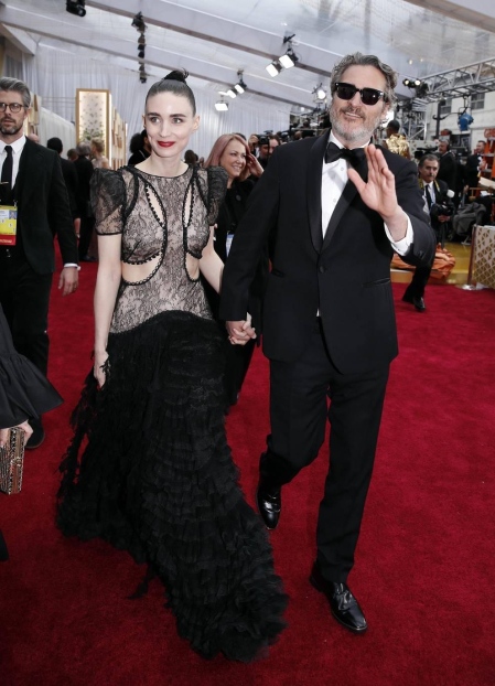 Repaso de los vestidos y diseños que lucieron los artistas en la alfombra roja antes de la entrega de los Premios Oscar