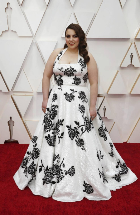 Repaso de los vestidos y diseños que lucieron los artistas en la alfombra roja antes de la entrega de los Premios Oscar