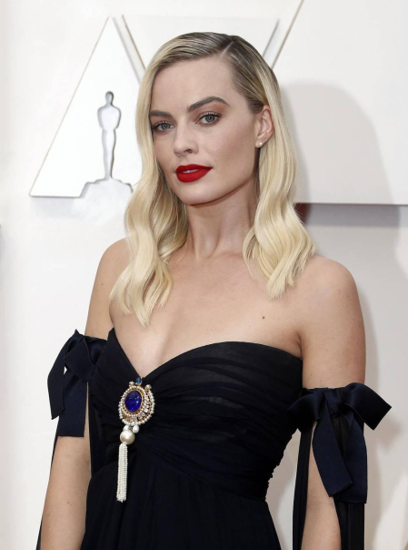 Repaso de los vestidos y diseños que lucieron los artistas en la alfombra roja antes de la entrega de los Premios Oscar