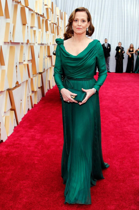 Repaso de los vestidos y diseños que lucieron los artistas en la alfombra roja antes de la entrega de los Premios Oscar