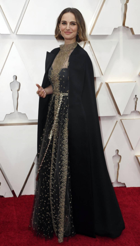 Repaso de los vestidos y diseños que lucieron los artistas en la alfombra roja antes de la entrega de los Premios Oscar