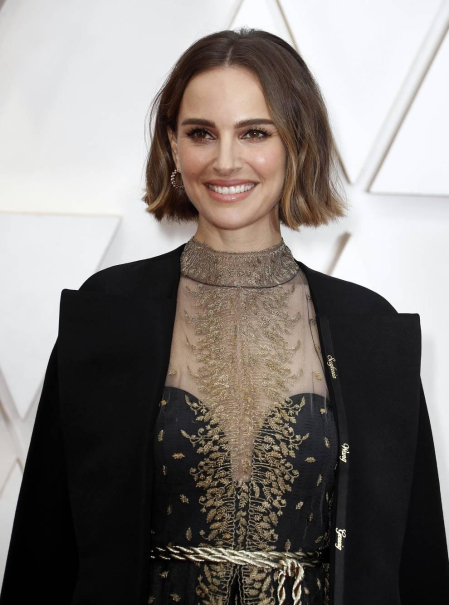 Repaso de los vestidos y diseños que lucieron los artistas en la alfombra roja antes de la entrega de los Premios Oscar