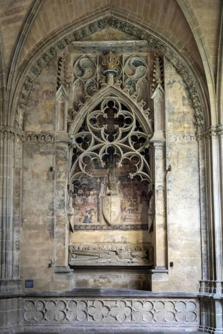 Imágenes de la visita guiada a la presentación de la finalización de las obras de restauración del claustro gótico de la Catedral de Pamplona.