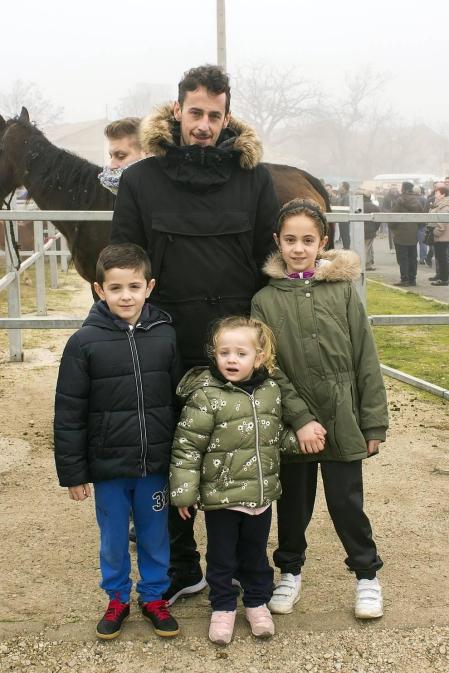 Los vecinos de Tafalla disfrutaron del día 6 al 9 de las tradicionales ferias de febrero. El domingo se celebraron los eventos relacionados con el ganado equino, con la entrada al recito ferial y la concentración y paseo de caballistas y enganches.