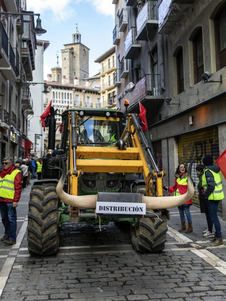 Imágenes de los tractores para la protesta agraria con tractores en Pamplona.