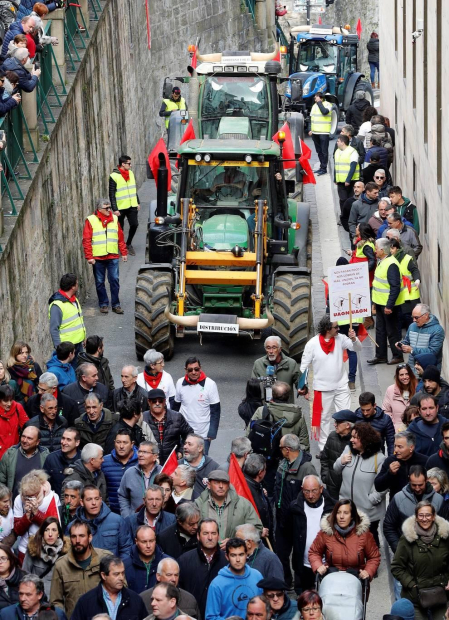 Imágenes de los tractores para la protesta agraria con tractores en Pamplona.