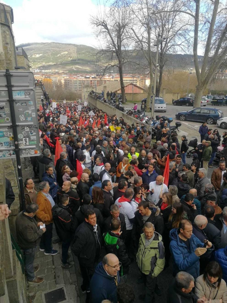 Imágenes de los tractores para la protesta agraria con tractores en Navarra.