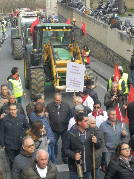 Imágenes de los tractores para la protesta agraria con tractores en Navarra.