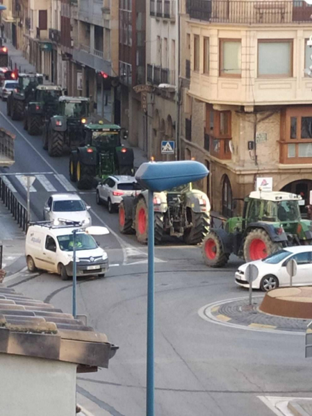 Imágenes de los tractores para la protesta agraria con tractores en Navarra.
