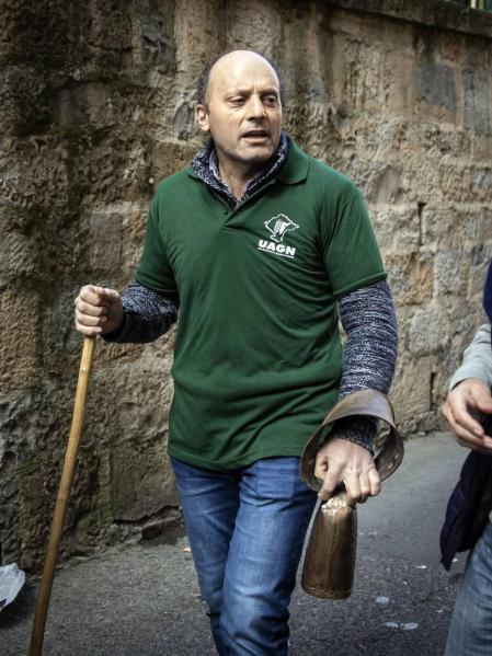 Rompieron su silencio y plantaron sus tractores en medio de la ciudad para gritar su dolor. Agricultores y ganaderos de distintas localidades de Navarra contaron sus preocupaciones porque quieren seguir viviendo de lo que más aman: el campo.