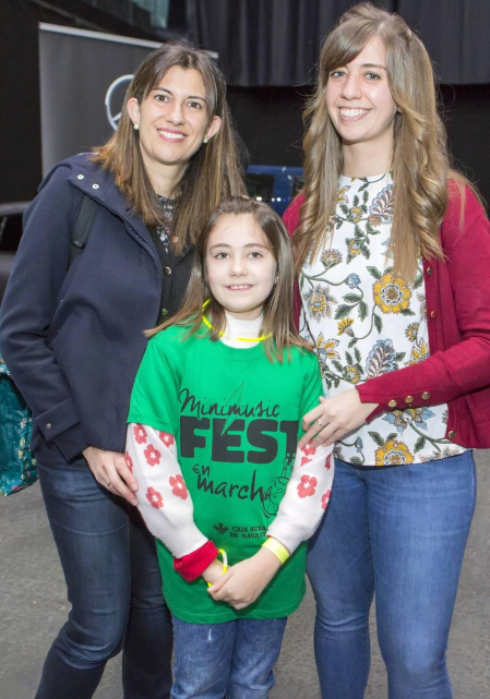 El pabellón Navarra Arena acogió el sábado 15 de febrero el evento 'Minimusic fest en marcha', un evento que gira alrededor de la música en directo pero que aglutina otras muchas actividades a su alrededor como juegos y talleres, mercado Ame & Art Market, hinchables, pintacaras, zona infantil de 0 a 3, fotomatón rockero, gastronomía, etc. Una auténtica fiesta para disfrutar en familia.