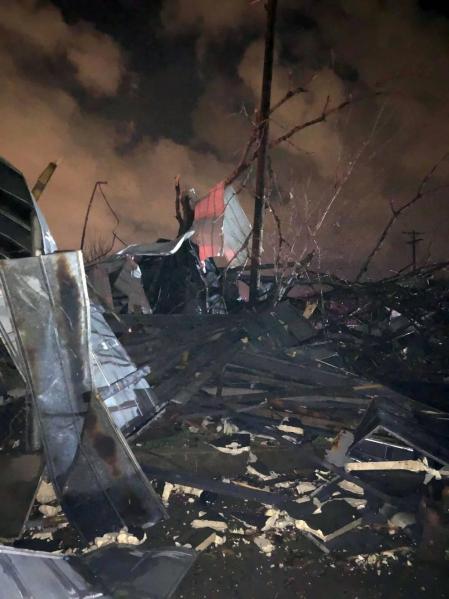 El azote de "devastadores" tornados deja al menos 25 muertos en EE UU
