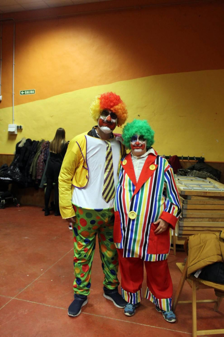La localidad de Aibar celebró el pasado sábado 29 de febrero su tradicional carnaval. Grandes y pequeños salieron a la calle y pasaron por el auditorio Álvaro Aldunate para disfrutar un año más de una fiesta que contó con la música de la txaranga y una deliciosa chocolatada.