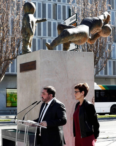 El delegado de la AVT en Navarra, Vicente Pigueiras, ha sido el único representante de las víctimas del terrorismo en el homenaje que esta mañana han organizado el Gobierno y el Parlamento de Navarra.