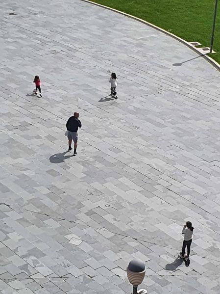 Imágenes enviadas por los lectores donde muestran cómo pasan el aislamiento en casa por el coronavirus.