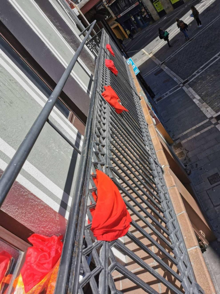 El pañuelo de San Fermín este sábado en todas las ventanas de Navarra. Esa es la idea con la que la capilla de San Fermín hace un llamamiento con motivo del cuarto peldaño de la escalera, este 4 de abril,