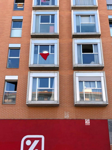 El pañuelo de San Fermín este sábado en todas las ventanas de Navarra. Esa es la idea con la que la capilla de San Fermín hace un llamamiento con motivo del cuarto peldaño de la escalera, este 4 de abril,