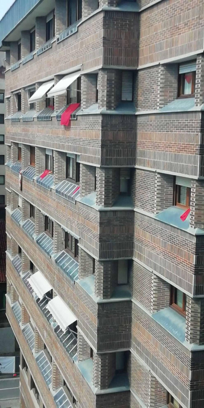 El pañuelo de San Fermín este sábado en todas las ventanas de Navarra. Esa es la idea con la que la capilla de San Fermín hace un llamamiento con motivo del cuarto peldaño de la escalera, este 4 de abril,