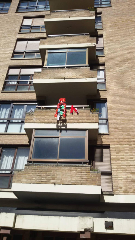 El pañuelo de San Fermín este sábado en todas las ventanas de Navarra. Esa es la idea con la que la capilla de San Fermín hace un llamamiento con motivo del cuarto peldaño de la escalera, este 4 de abril,