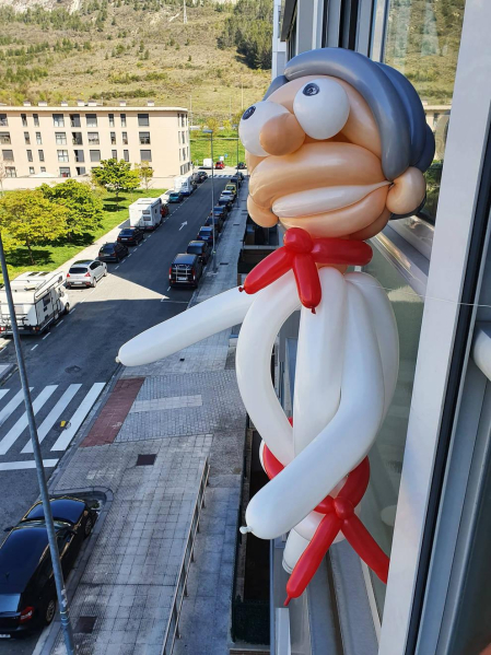 El pañuelo de San Fermín este sábado en todas las ventanas de Navarra. Esa es la idea con la que la capilla de San Fermín hace un llamamiento con motivo del cuarto peldaño de la escalera, este 4 de abril,