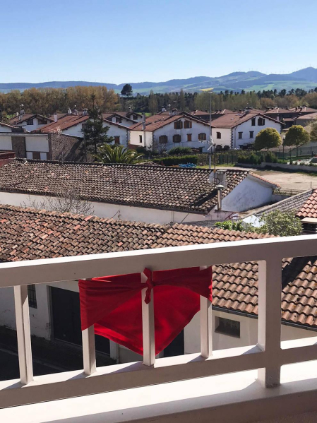 El pañuelo de San Fermín este sábado en todas las ventanas de Navarra. Esa es la idea con la que la capilla de San Fermín hace un llamamiento con motivo del cuarto peldaño de la escalera, este 4 de abril,