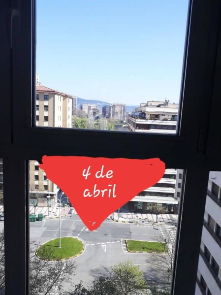 El pañuelo de San Fermín este sábado en todas las ventanas de Navarra. Esa es la idea con la que la capilla de San Fermín hace un llamamiento con motivo del cuarto peldaño de la escalera, este 4 de abril,