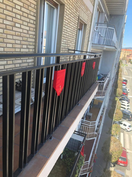 El pañuelo de San Fermín este sábado en todas las ventanas de Navarra. Esa es la idea con la que la capilla de San Fermín hace un llamamiento con motivo del cuarto peldaño de la escalera, este 4 de abril,