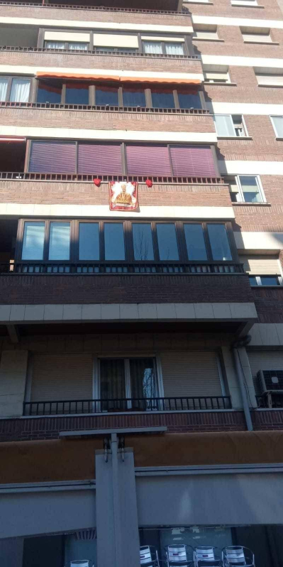 El pañuelo de San Fermín este sábado en todas las ventanas de Navarra. Esa es la idea con la que la capilla de San Fermín hace un llamamiento con motivo del cuarto peldaño de la escalera, este 4 de abril,