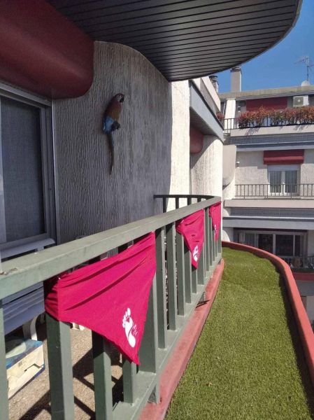 El pañuelo de San Fermín este sábado en todas las ventanas de Navarra. Esa es la idea con la que la capilla de San Fermín hace un llamamiento con motivo del cuarto peldaño de la escalera, este 4 de abril,