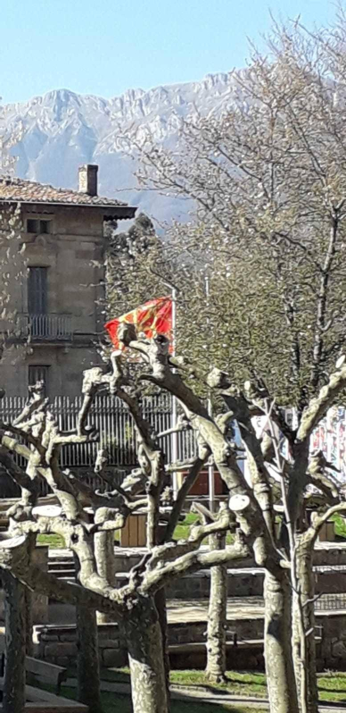 El pañuelo de San Fermín este sábado en todas las ventanas de Navarra. Esa es la idea con la que la capilla de San Fermín hace un llamamiento con motivo del cuarto peldaño de la escalera, este 4 de abril,